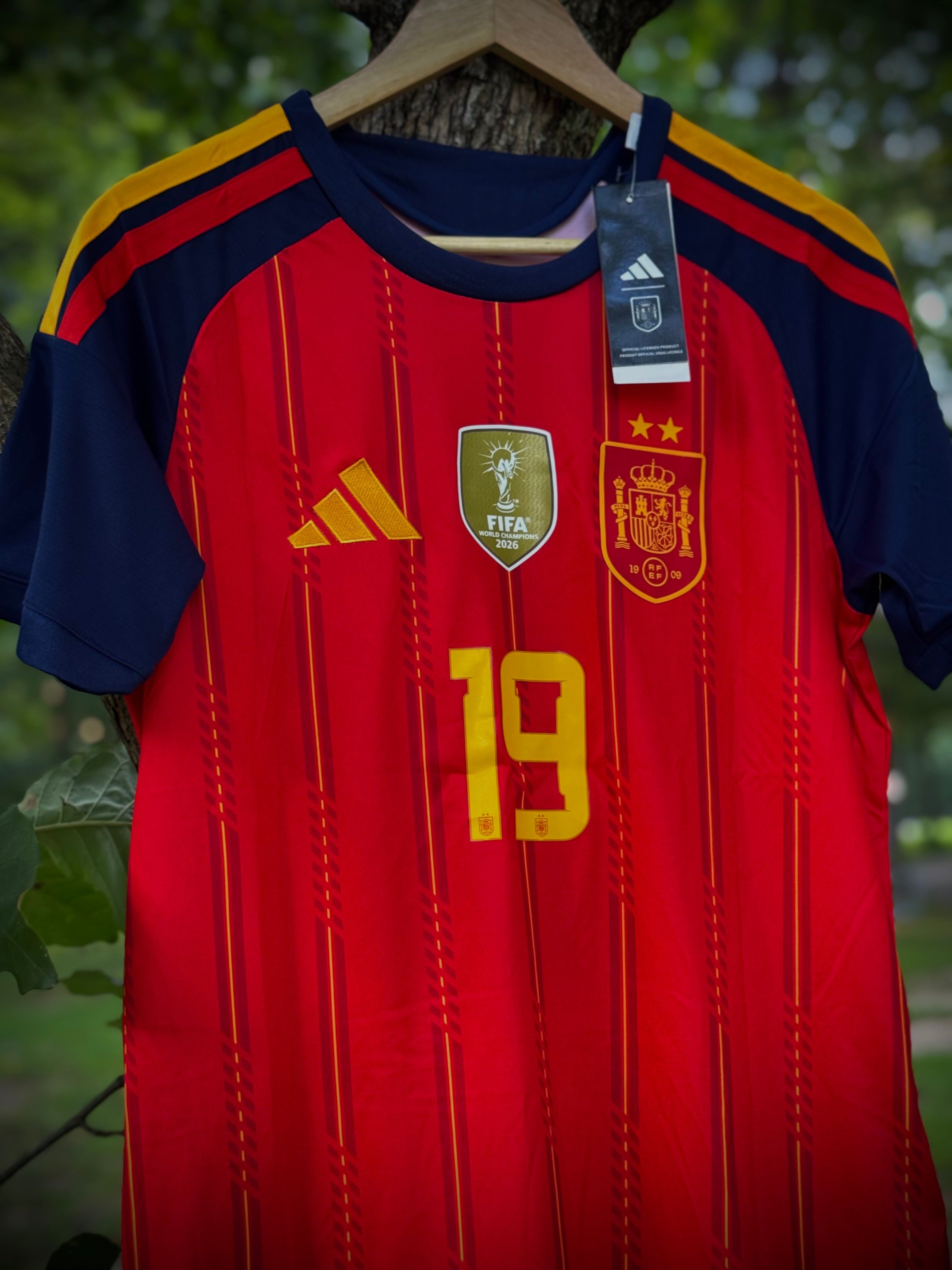 España con dos Estrellas y parche de campeón 2026